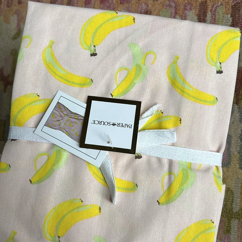 🍌Go Bananas 🍌 Paper Source Banana Apron NWT a bunch of bananas all over